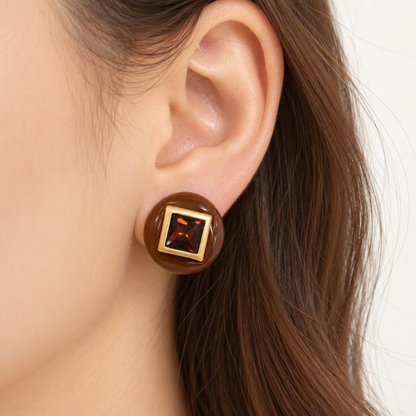 SODAJO GOLD DIPPED CRYSTAL STONE SQUARE CENTER ROUND STUD EARRING