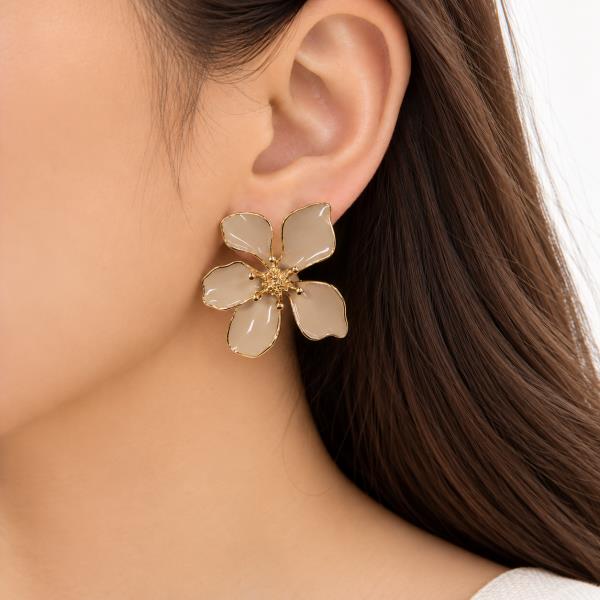 SODAJO GOLD DIPPED FIVE PETAL FLOWER STUD EARRING