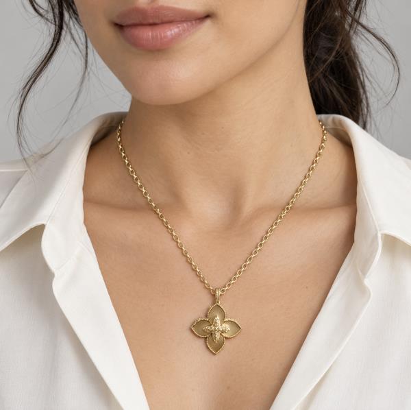 Flower Pendant Necklace