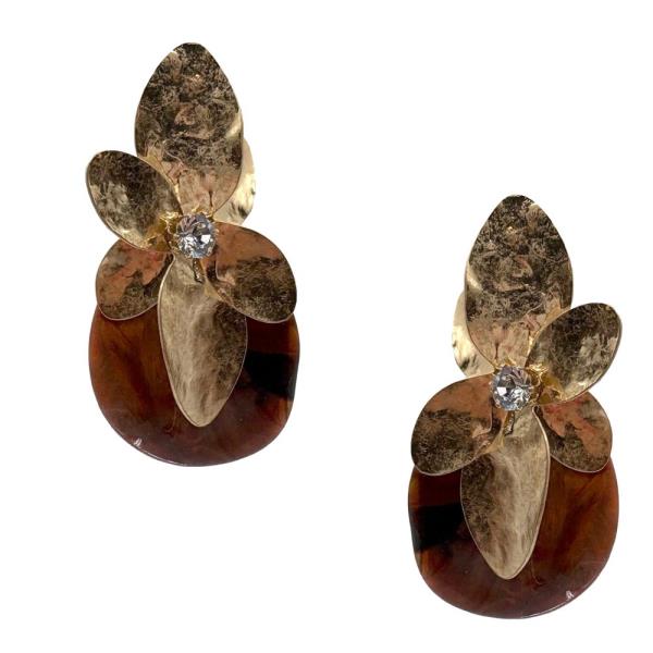 METAL RHINESTONE HAMMERED FLOWER OVAL DROP EARRING