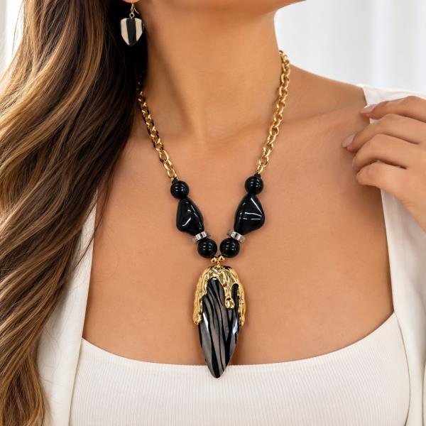 Metal Zebra Print Pendant Necklace Earring Set