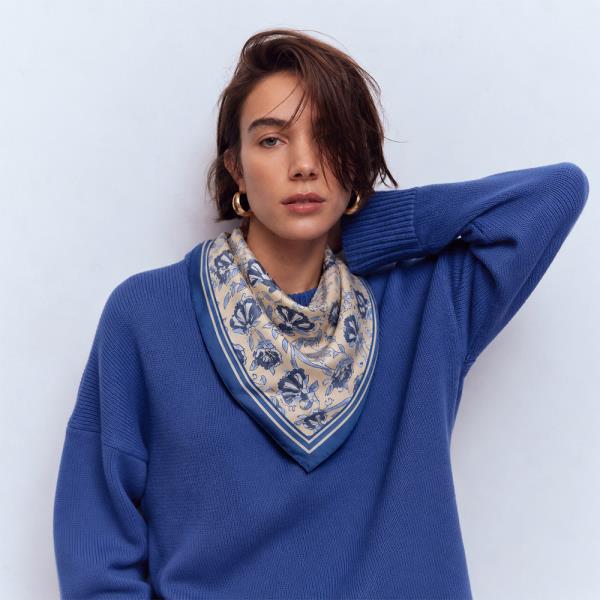FLOWER PRINT SQUARE SCARF