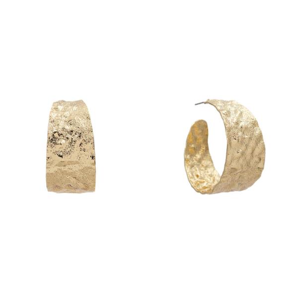 METAL HAMMERED WIDE HOOP EARRING