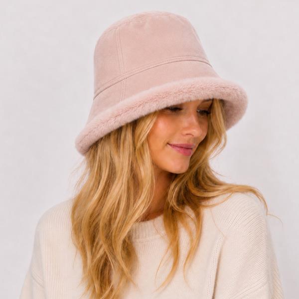TWO TONE PLUSH TRIM BUCKET HAT